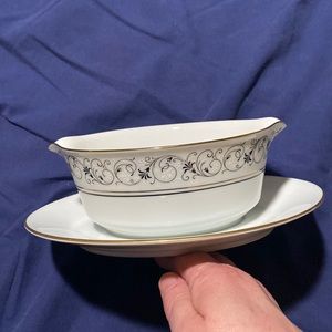 🐇 Like NEW - Noritake - Gravy boat / Serving Dish - Sarah design